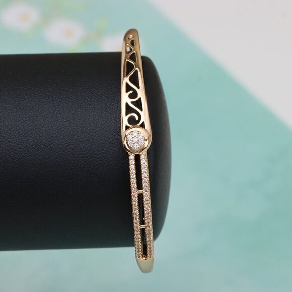 Elegant Rose Gold Bangle with Filigree & Sparkling Center Stone, XPBL0418 - Picture 7 of 12